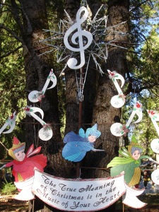 A daylight view of the musical notes tree and treble clef Bethlehem star.
